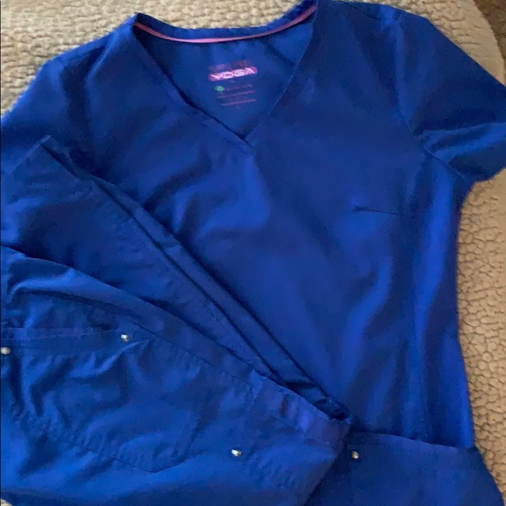 Scrub set
